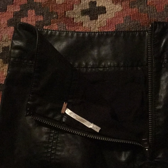 Free people vegan leather skirt - Picture 3 of 3